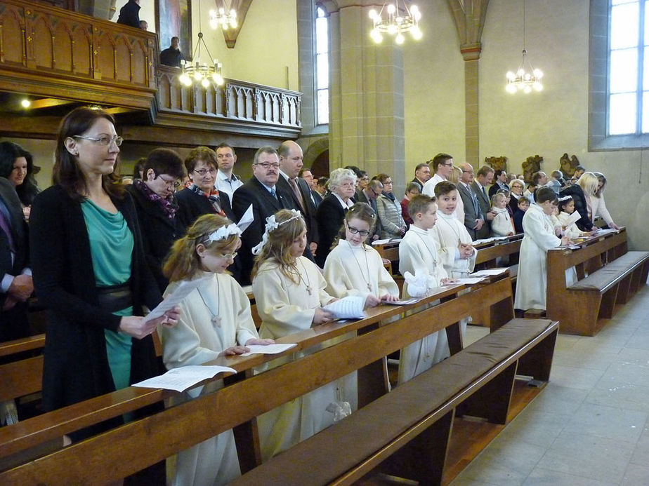 1. Heilige Kommunion in St. Crescentius (Foto: Karl-Franz Thiede)